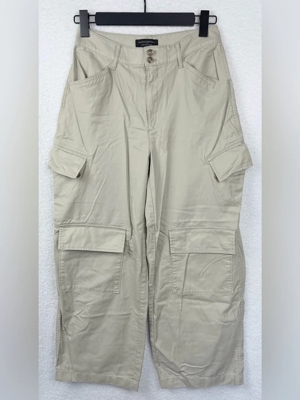 BANANA REPUBLIC • Khaki/Beige Twill High-Rise Wide-Leg Cargo Pants, 4